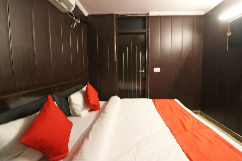 Oyo 15763 Hotel Grand Inn
