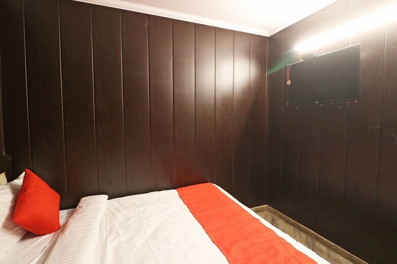 Oyo 15763 Hotel Grand Inn