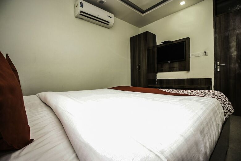 Oyo 15424 Hotel Galaxy Palace