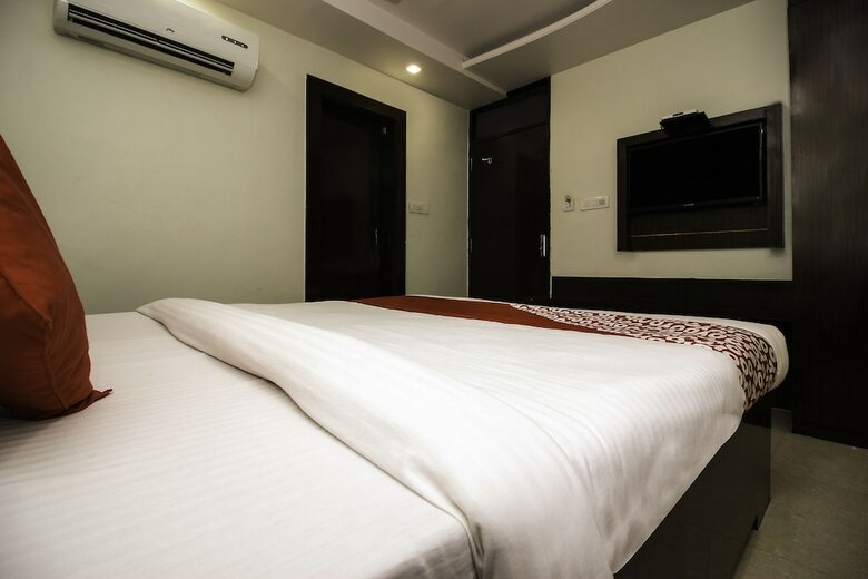 Oyo 15424 Hotel Galaxy Palace