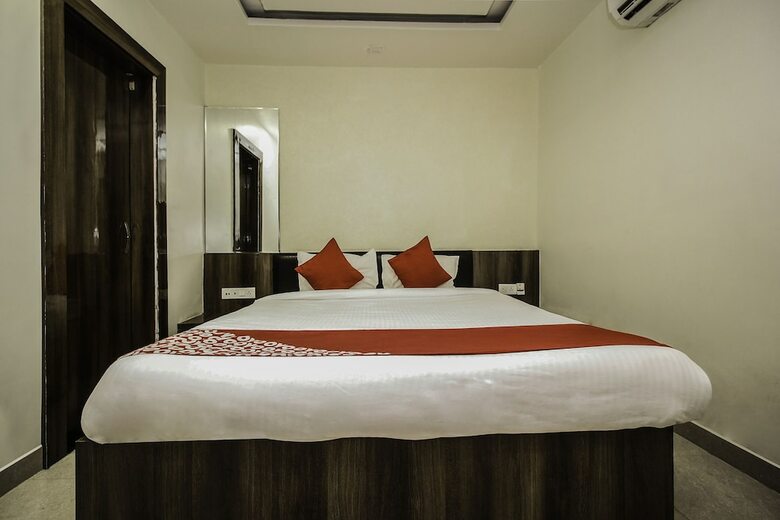 Oyo 15424 Hotel Galaxy Palace