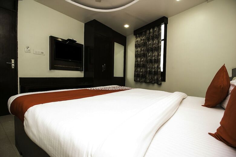 Oyo 15424 Hotel Galaxy Palace