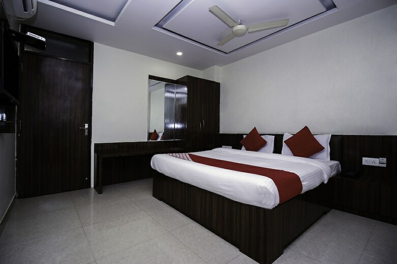 Oyo 15424 Hotel Galaxy Palace