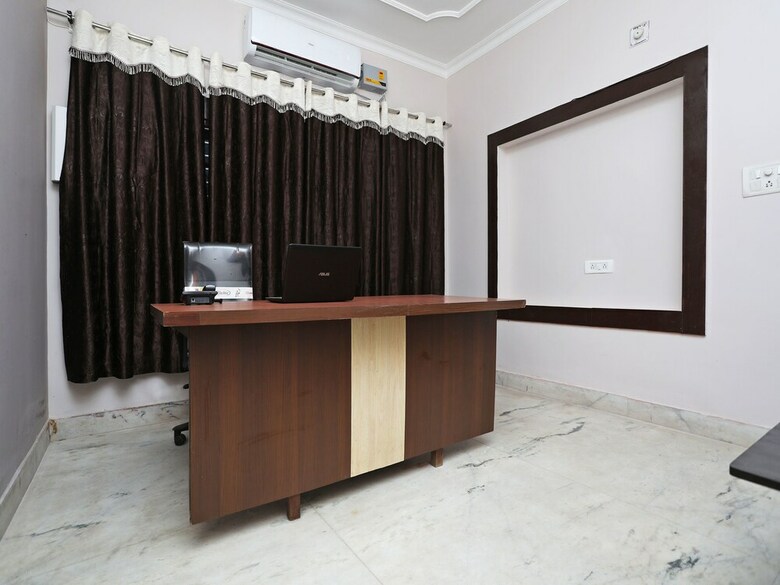 Hotel Oyo 14988 Regal Stays
