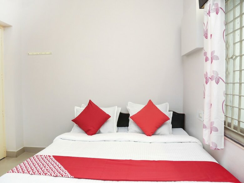 Hotel Oyo 14623 Travellers Inn