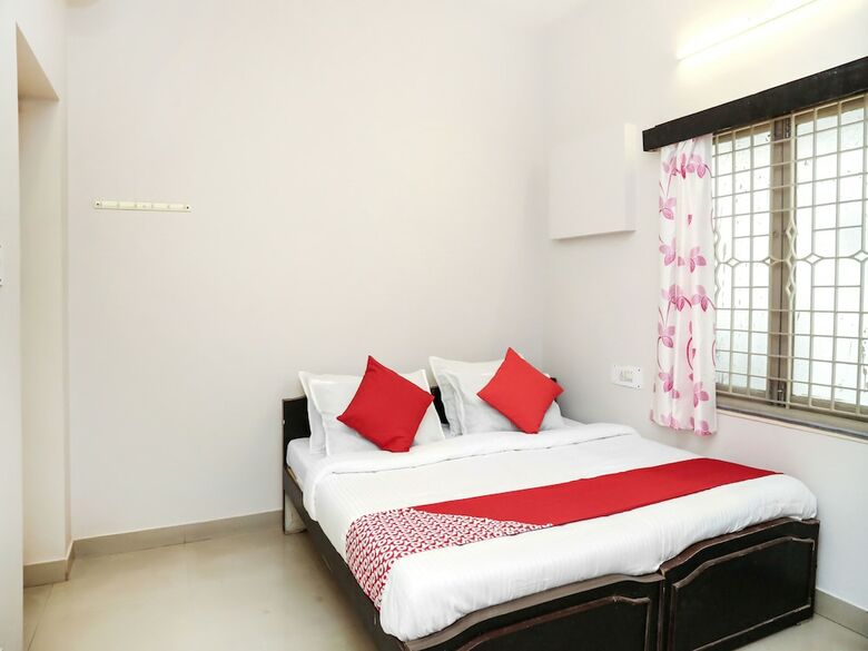 Hotel Oyo 14623 Travellers Inn