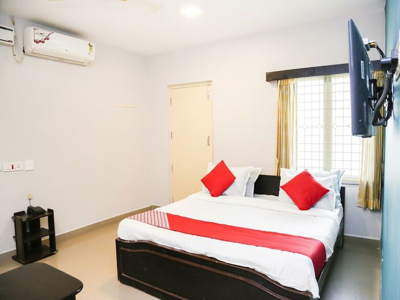 Hotel Oyo 14623 Travellers Inn