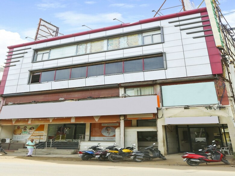 Hotel Oyo 14623 Travellers Inn