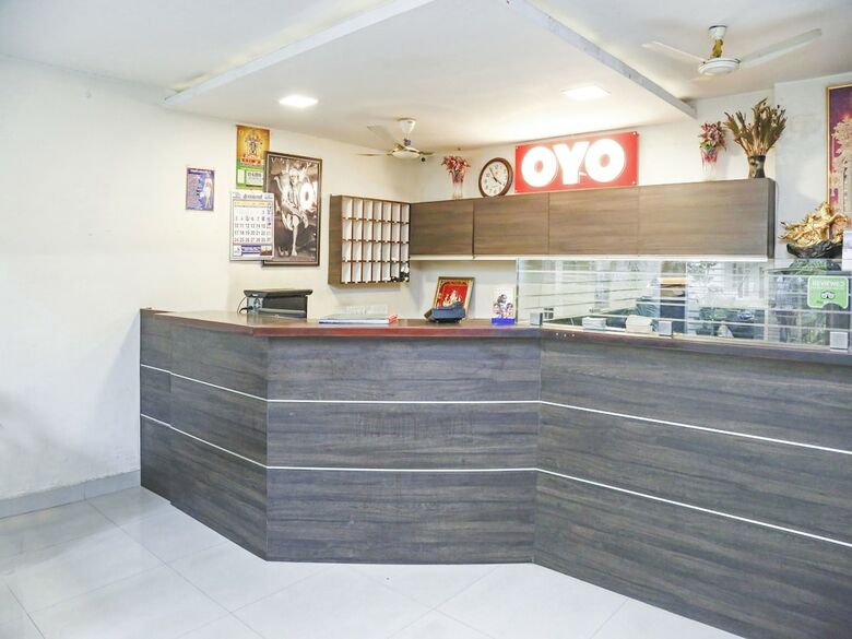 Hotel Oyo 14623 Travellers Inn
