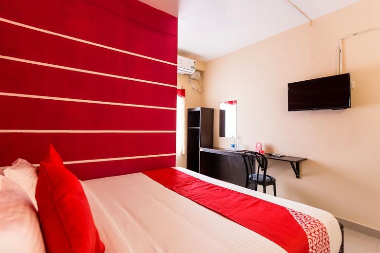 Oyo 15598 Cochin Airport Hotel