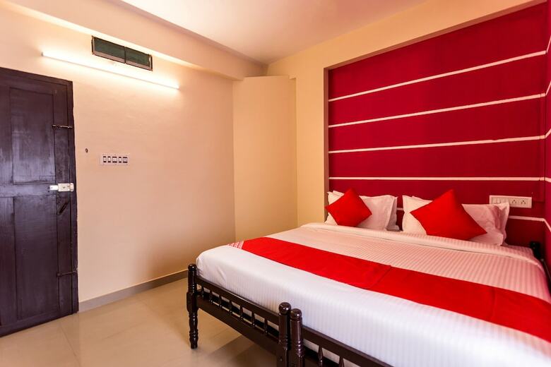 Oyo 15598 Cochin Airport Hotel