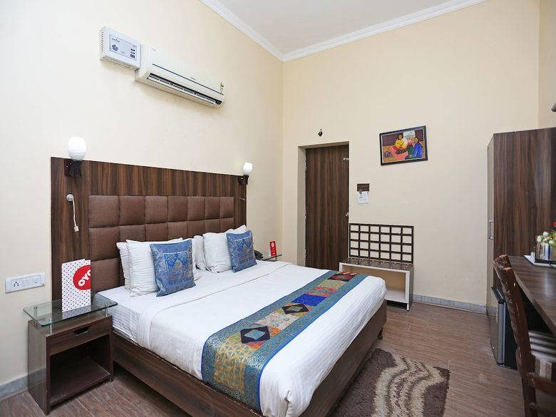 Hotel Oyo 15201 The Marc Blu