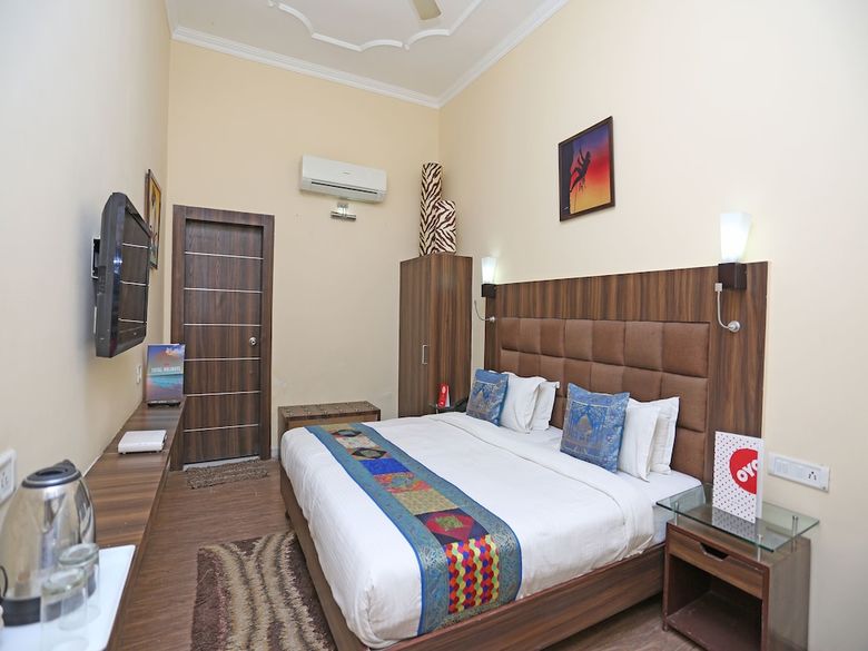 Hotel Oyo 15201 The Marc Blu