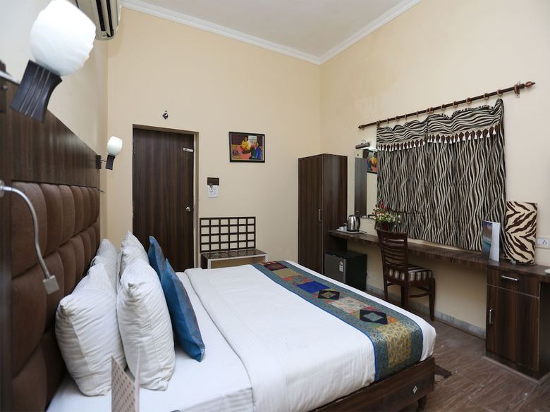 Hotel Oyo 15201 The Marc Blu