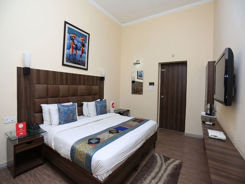 Hotel Oyo 15201 The Marc Blu