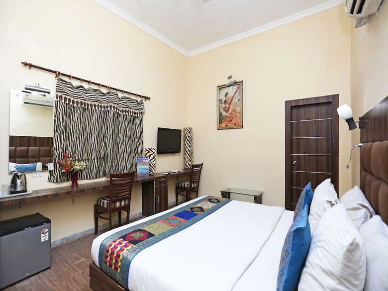 Hotel Oyo 15201 The Marc Blu