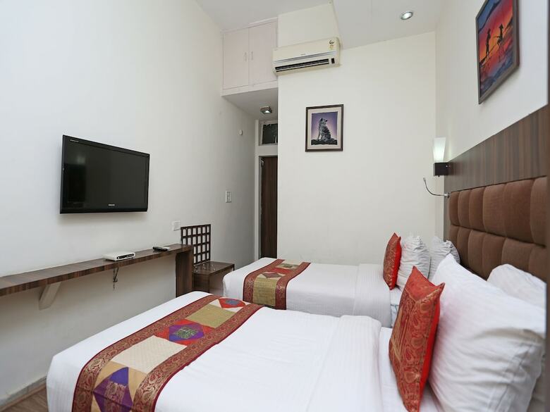 Hotel Oyo 15201 The Marc Blu