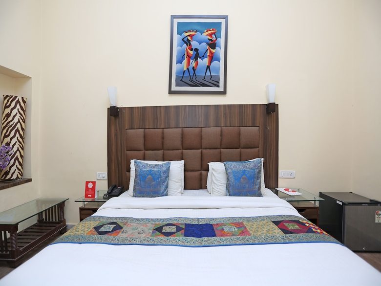 Hotel Oyo 15201 The Marc Blu