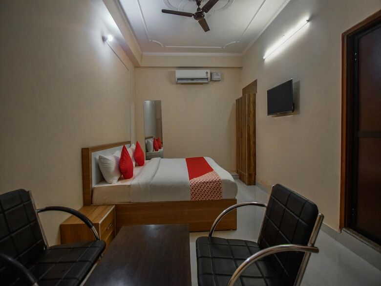 Oyo 15555 Hotel Ganesham