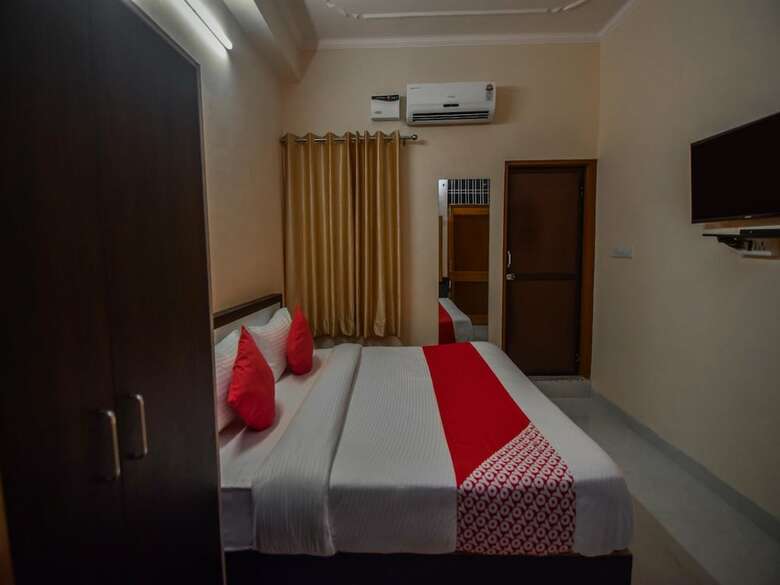 Oyo 15555 Hotel Ganesham