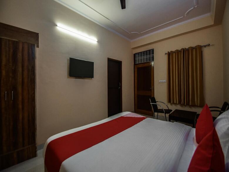 Oyo 15555 Hotel Ganesham