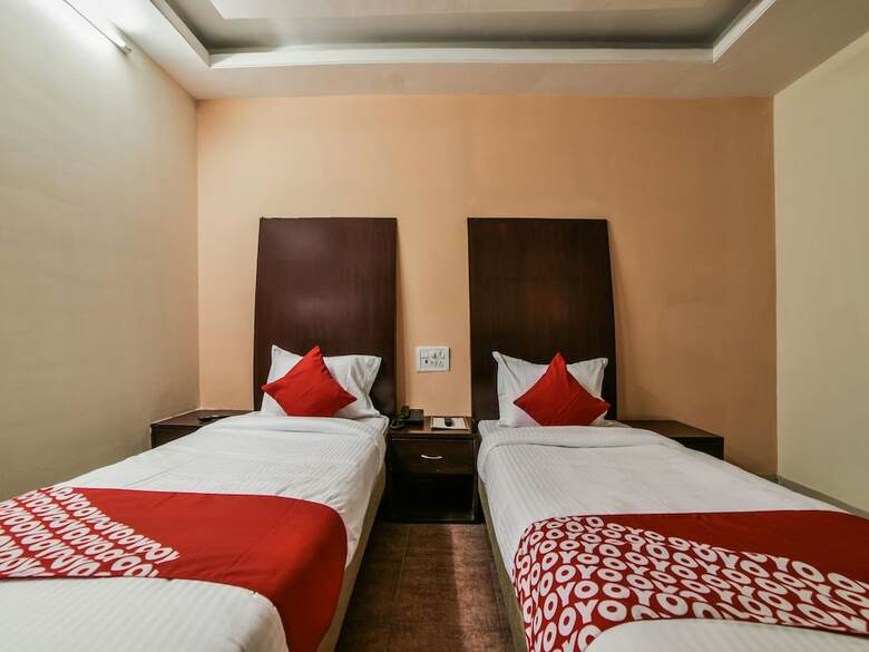 Oyo 16061 Hotel Holly Hock