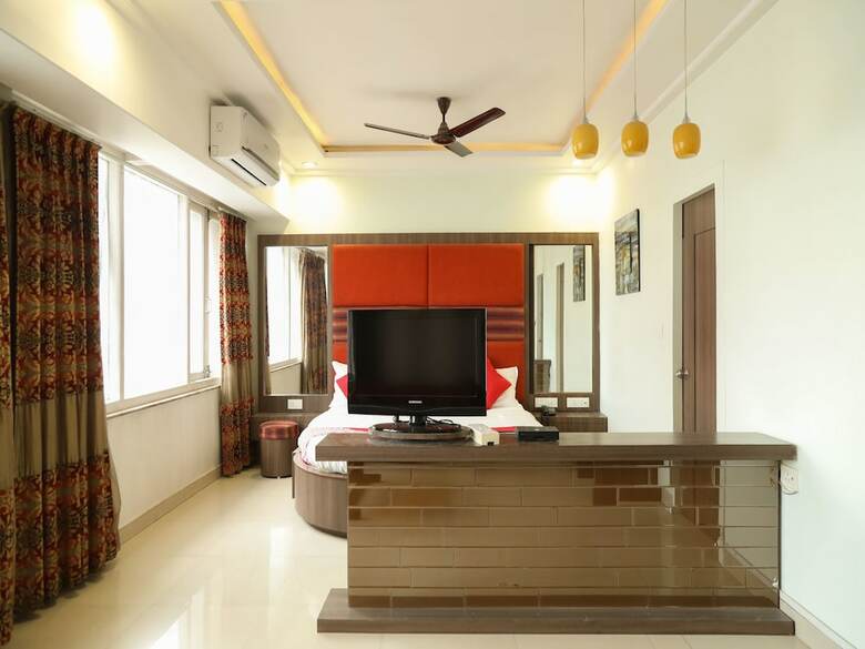 Oyo 16862 Flagship Hotel Dua Continental