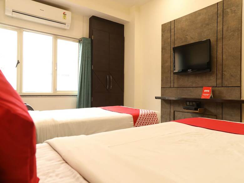 Oyo 16862 Flagship Hotel Dua Continental
