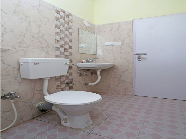 Hotel Oyo 15450 City Point Newtown
