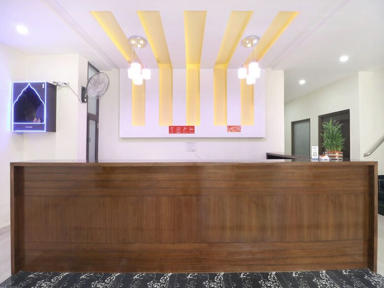Oyo 16694 Hotel Kb Square