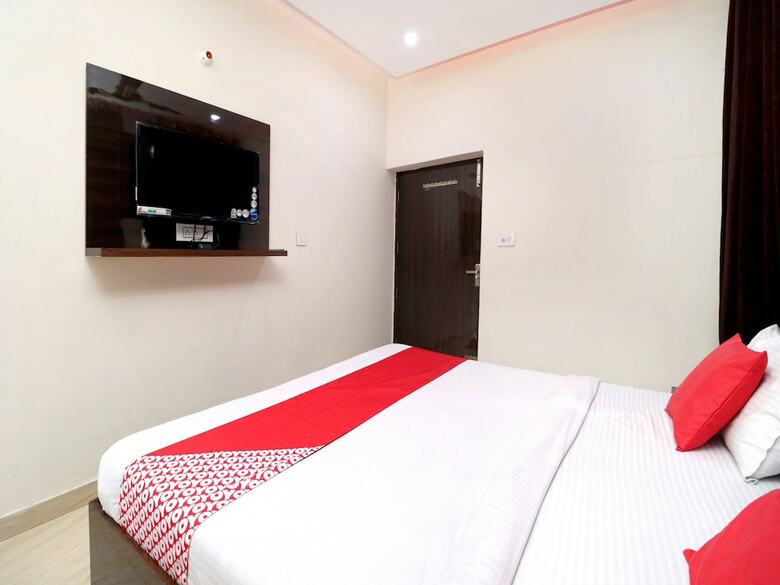 Oyo 16694 Hotel Kb Square