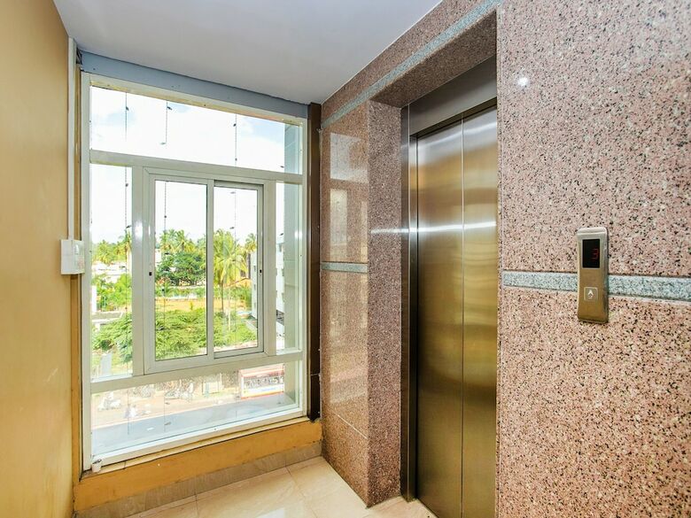 Hotel Oyo 16937 Alankar Residency