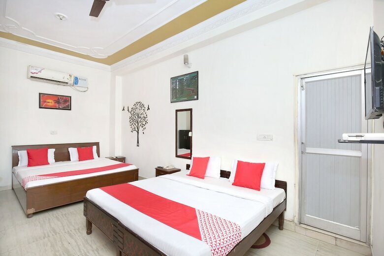 Oyo 4738 Hotel Re-birth