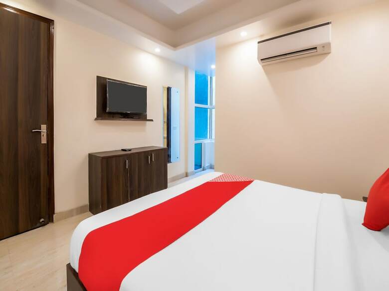 Oyo 17020 Hotel Raj Palace