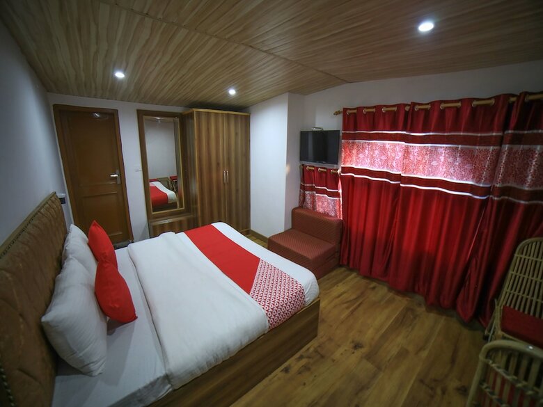 Hotel Oyo 16801 Paradise Regency