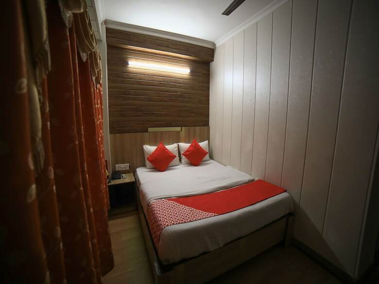 Hotel Oyo 16801 Paradise Regency