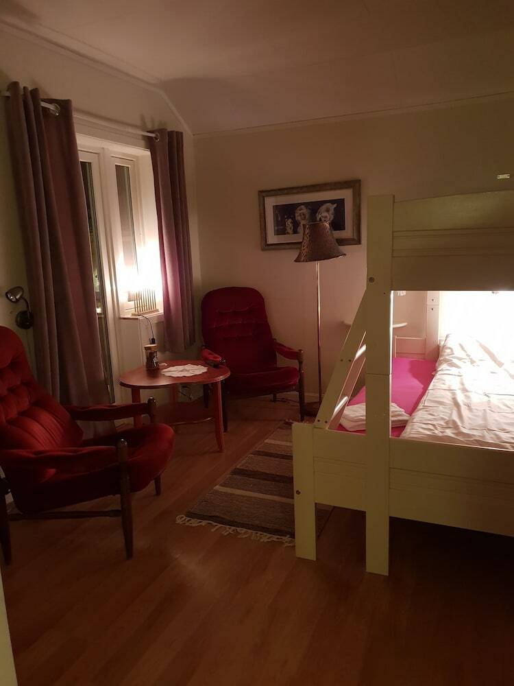 Hotel Henriksen Gjestestue