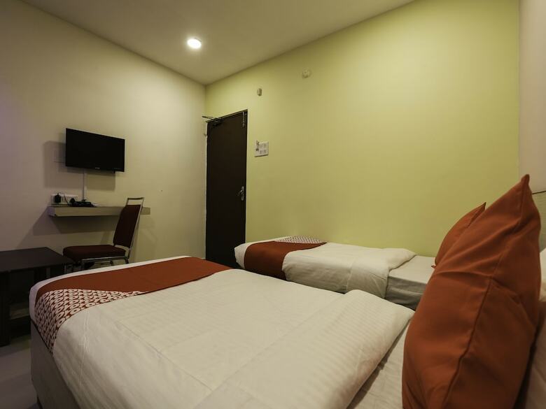 Hotel Oyo 16083 Athidi Grand