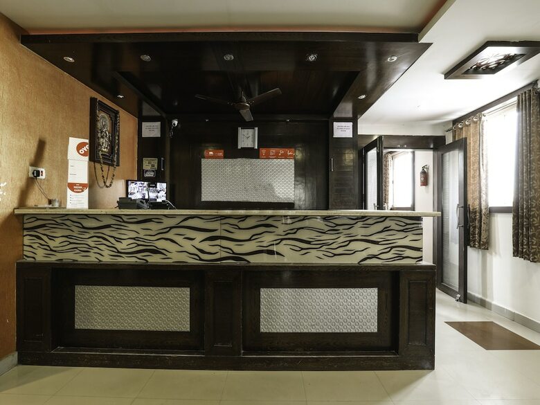Hotel Oyo 16083 Athidi Grand