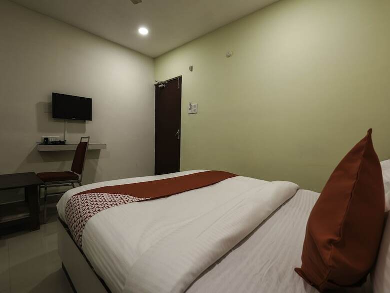 Hotel Oyo 16083 Athidi Grand