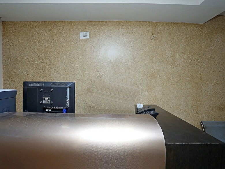 Oyo 16821 Hotel Senapati Palace