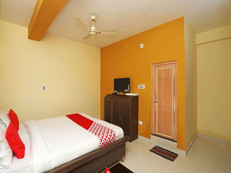 Oyo 16821 Hotel Senapati Palace