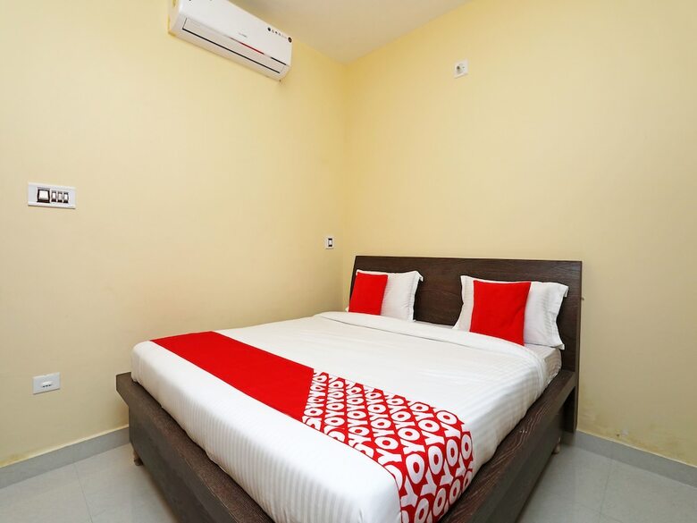 Oyo 16821 Hotel Senapati Palace