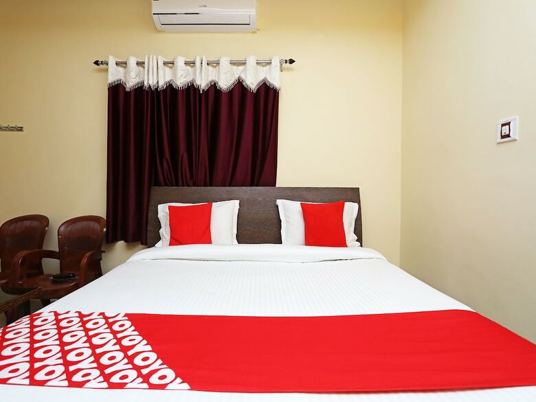 Oyo 16821 Hotel Senapati Palace