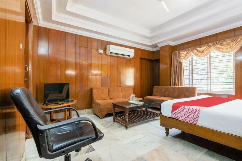 Oyo 3778 Hotel Pulkeshi