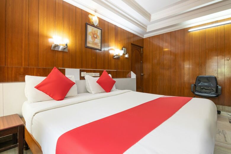 Oyo 3778 Hotel Pulkeshi