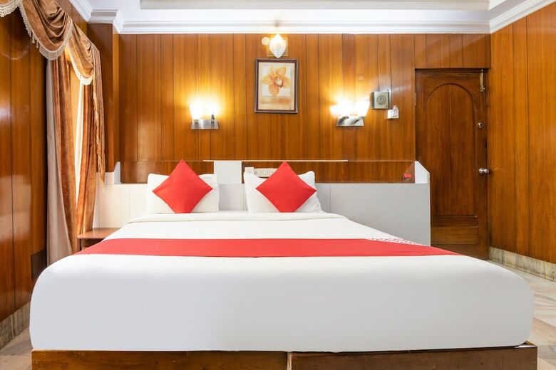 Oyo 3778 Hotel Pulkeshi