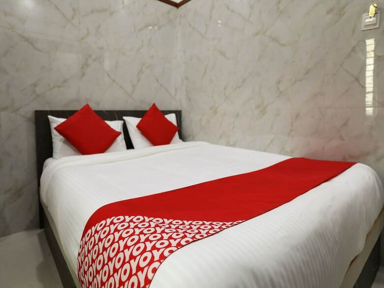 Hotel Oyo 16537 Guru Comforts