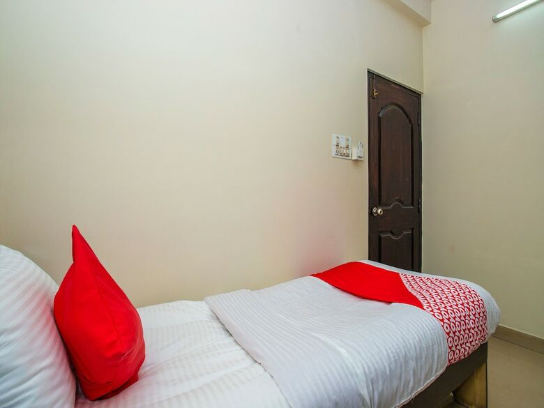 Hotel Oyo 16661 E Foods