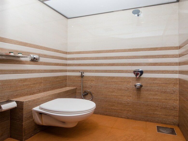 Oyo 7481 Hotel Plaza